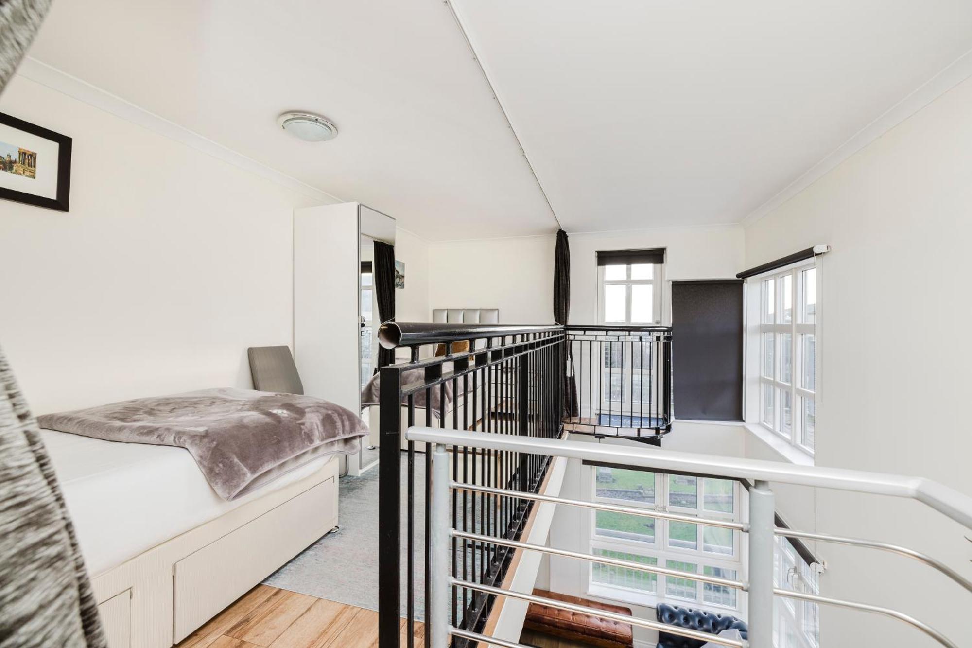 Joivy Stylish Apartment With Balcony In Old Town Edinburgh Ngoại thất bức ảnh