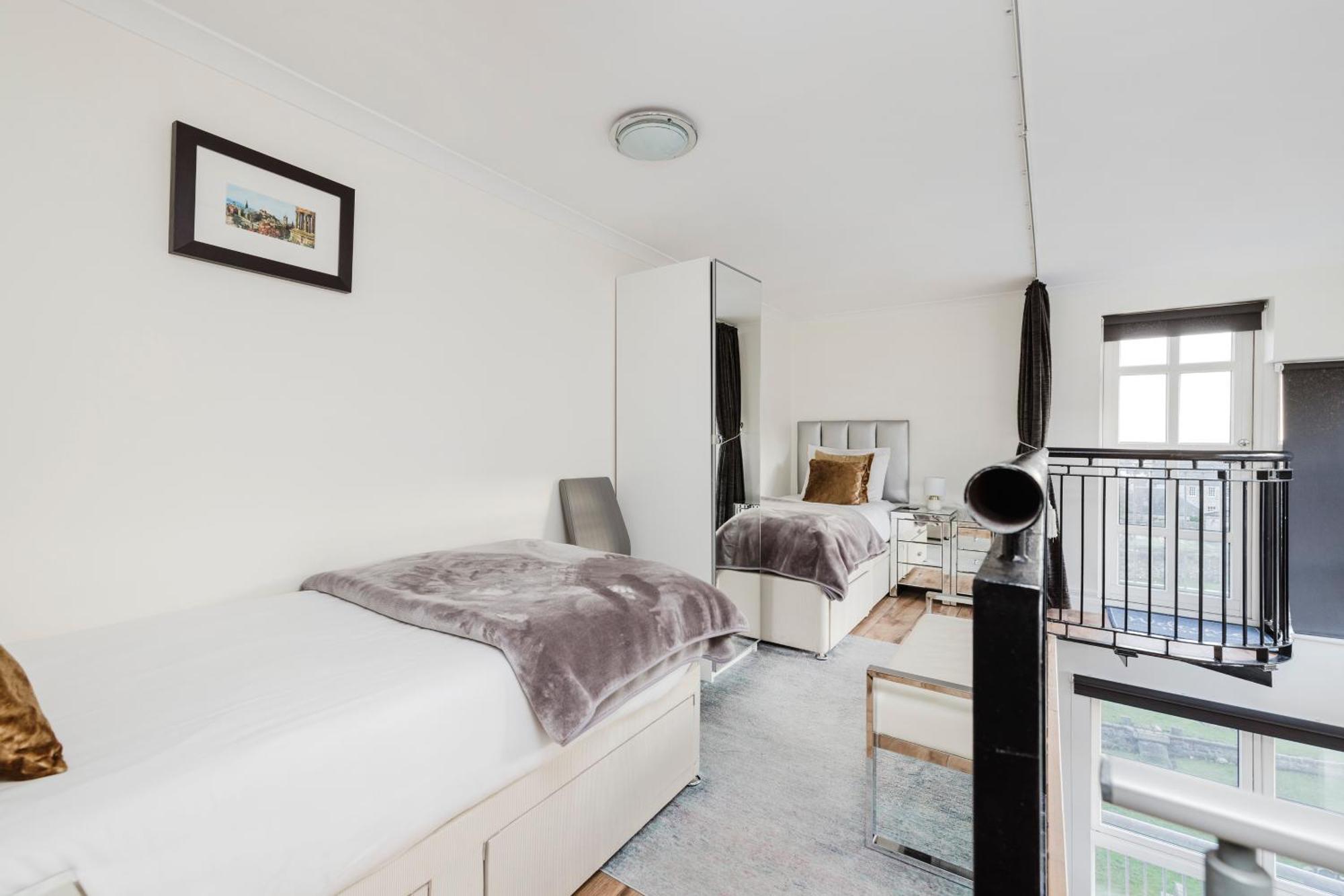 Joivy Stylish Apartment With Balcony In Old Town Edinburgh Ngoại thất bức ảnh